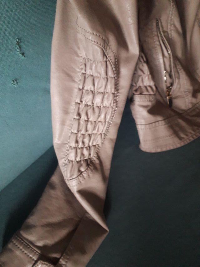 Chaqueta polipiel beige