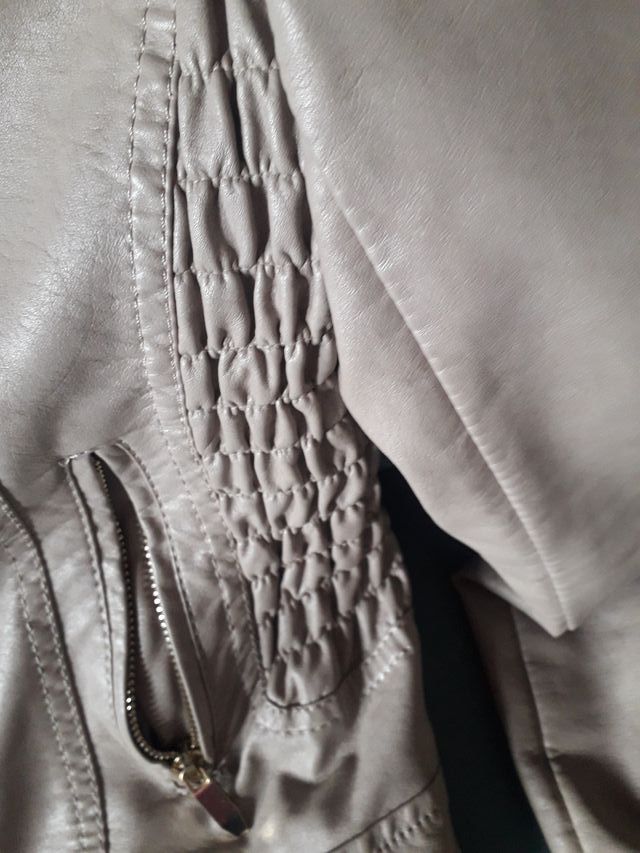Chaqueta polipiel beige