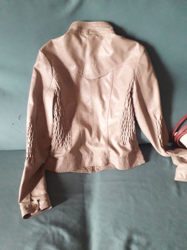 Chaqueta polipiel beige