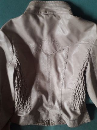 Chaqueta polipiel beige