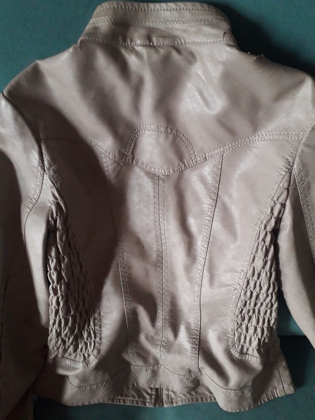 Chaqueta polipiel beige