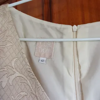 Vestido coctel beige brocado