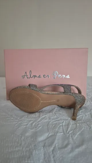 Sandalia de fiesta Alma en Pena dorados y plateado