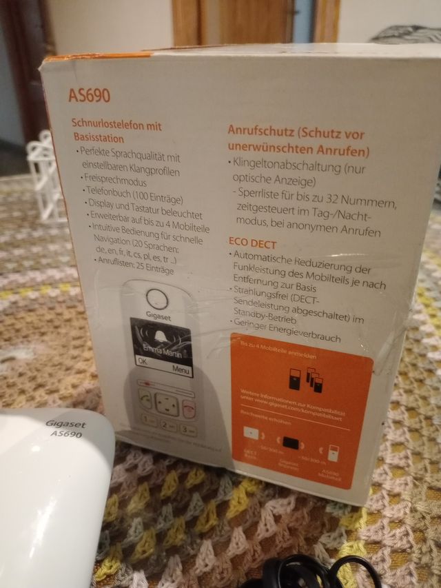 Teléfono Gigaset A5690 + 2 altavoces Hama