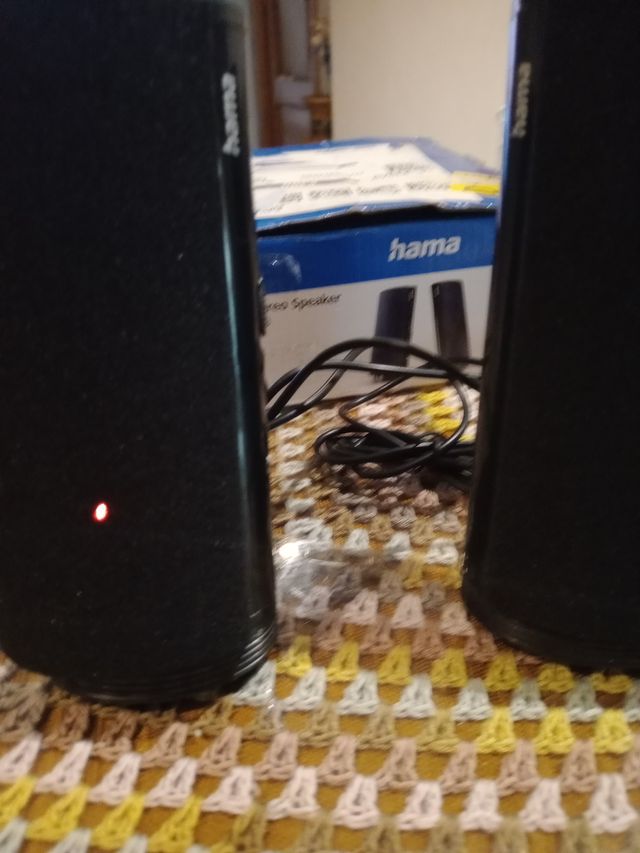 Teléfono Gigaset A5690 + 2 altavoces Hama