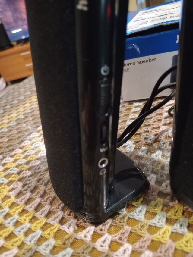 Teléfono Gigaset A5690 + 2 altavoces Hama