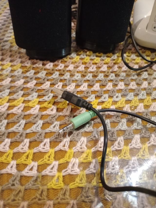 Teléfono Gigaset A5690 + 2 altavoces Hama