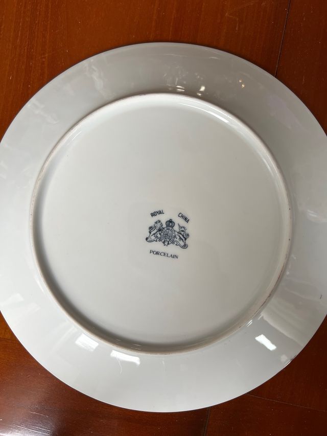 Piatto da collezione in porcellana Royal China