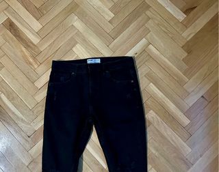 Vaqueros negros talla M/38, marca Bershka