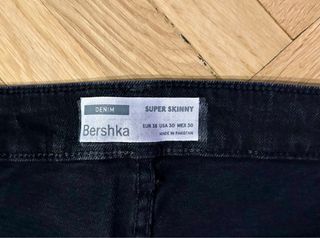 Vaqueros negros talla M/38, marca Bershka