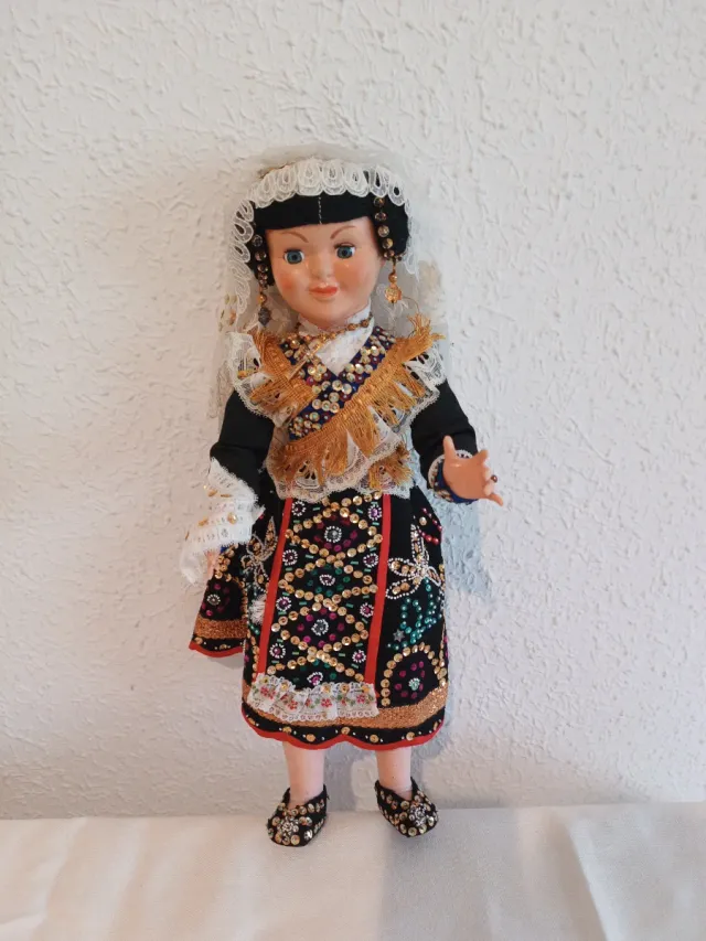 Muñeca Antigua Vestido Tradicional
