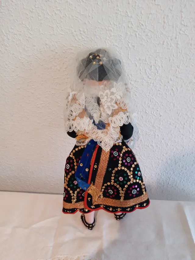 Muñeca Antigua Vestido Tradicional