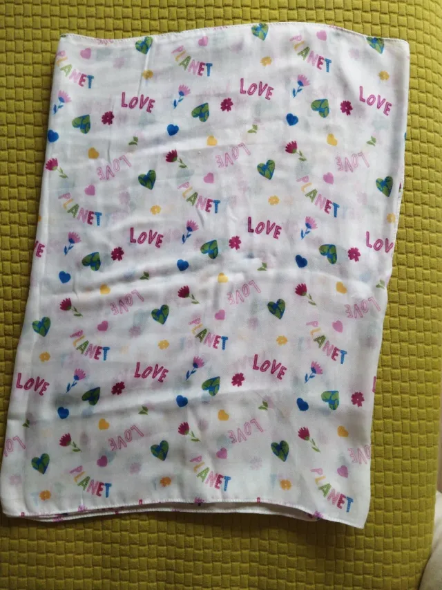 Pañuelo infantil Love Planet multicolor