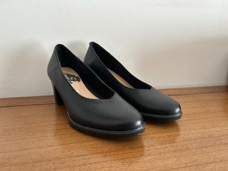 Zapatos de salón clásicos piel auténtica negros