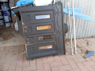 Chimenea de hierro fundido decorada