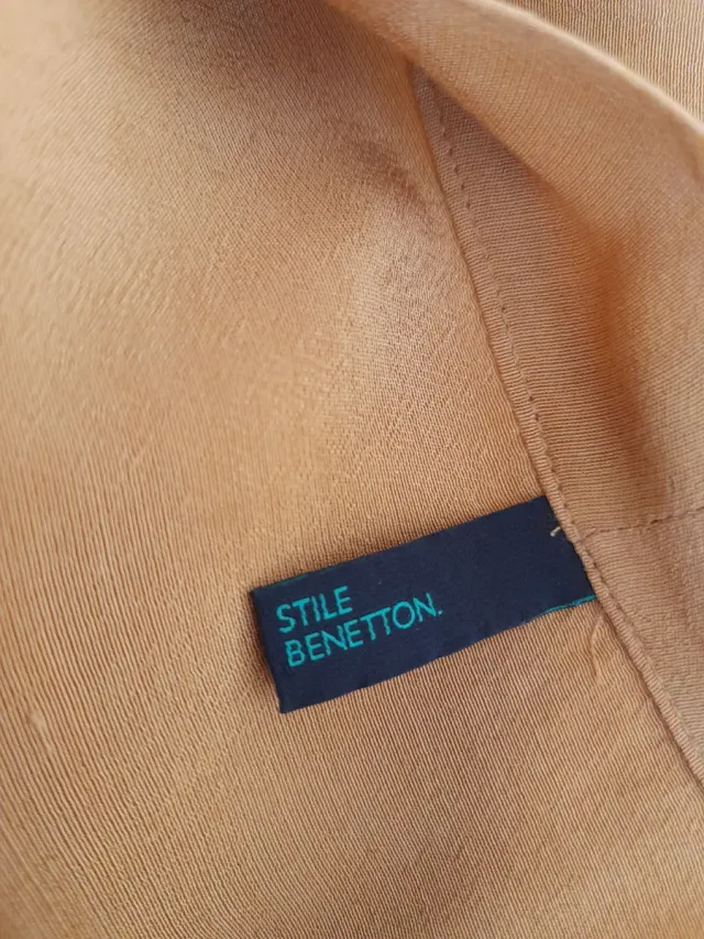 Top sin mangas Benetton amarillo senape