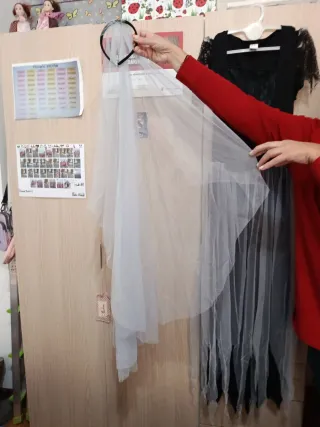 Disfraz Novia Cadáver 
Talla S
Diadema con velo