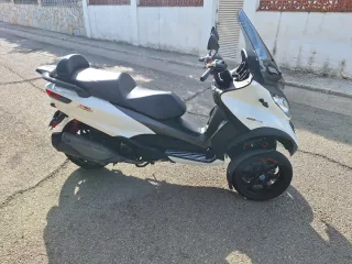 Piaggio MP3 400