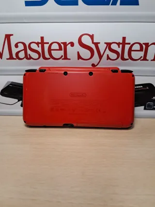 Nintendo 2DS XL Pokeball