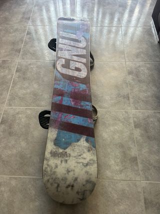 Tabla Snowboard GNU y equipo completo 
