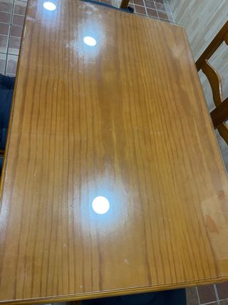 Mesa de madera con 6 sillas