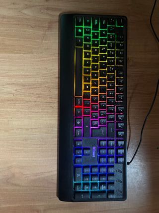 Teclado Gaming Trust RGB Negro