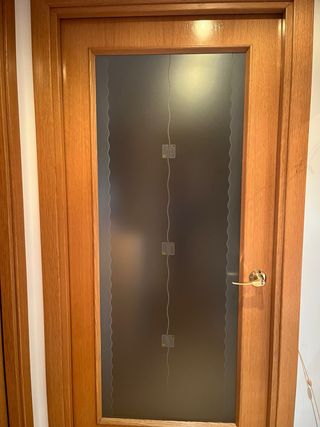 Puertas de madera con cristal esmerilado