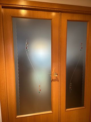 Puertas de madera con cristal esmerilado