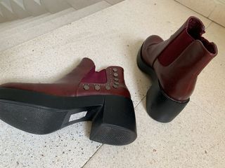 Botines de tacón con tachuelas