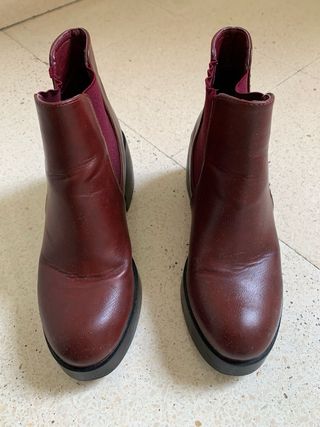 Botines de tacón con tachuelas