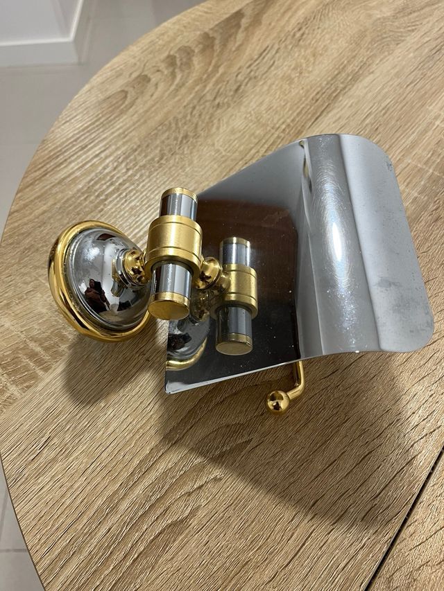 Colgador y portarrollo baño metal dorado/plateado