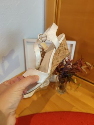 Zapatos de cuña beige/blanco talla 37