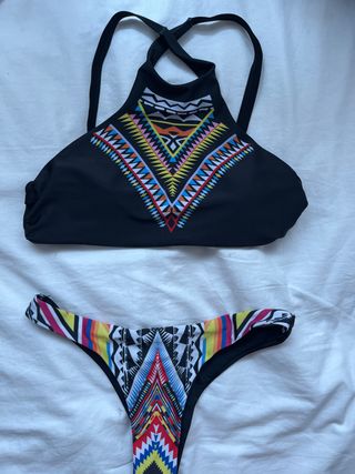 Bikini negro con estampado tribal