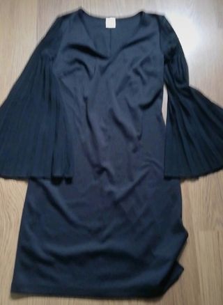 Vestido negro manga plisada