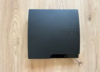 PlayStation 3 + 5 juegos + 3 mandos