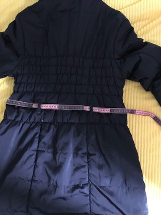 Abrigo negro acolchado mujer