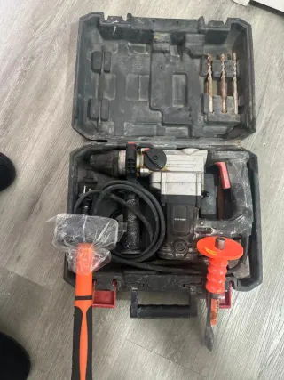 Martillo Eléctrico con Cinceles y Brocas