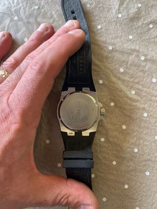 Reloj Lotus Negro y Plateado