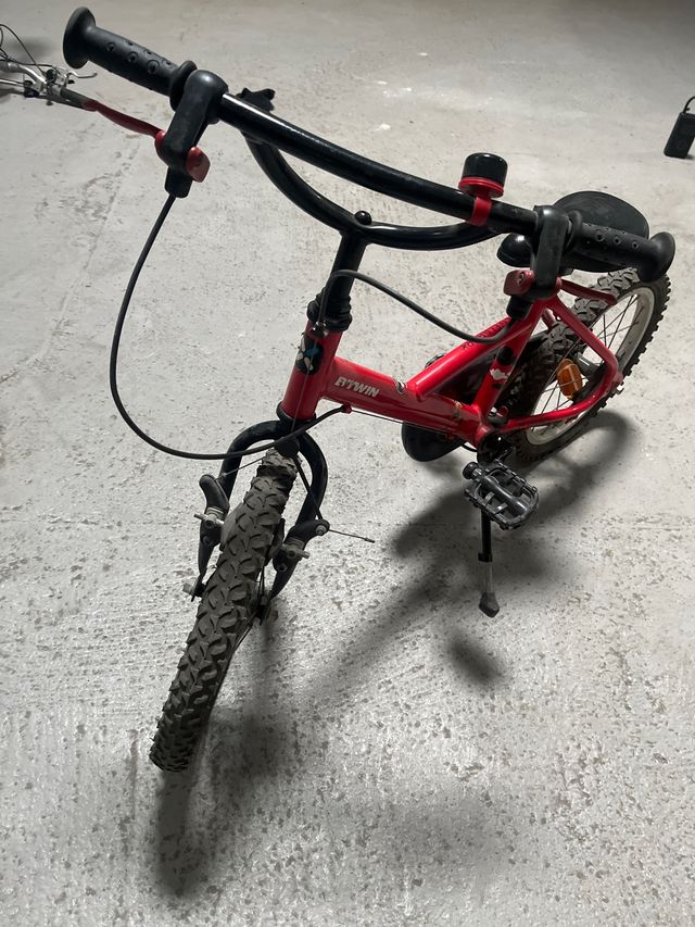 Bicicleta infantil roja