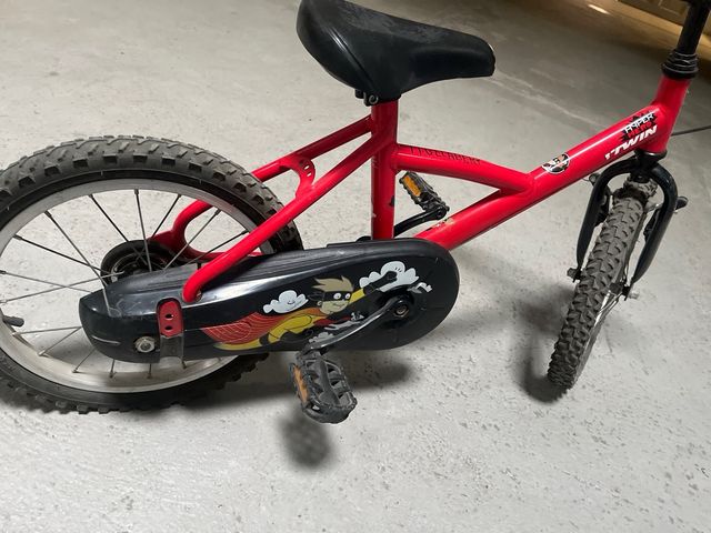 Bicicleta infantil roja