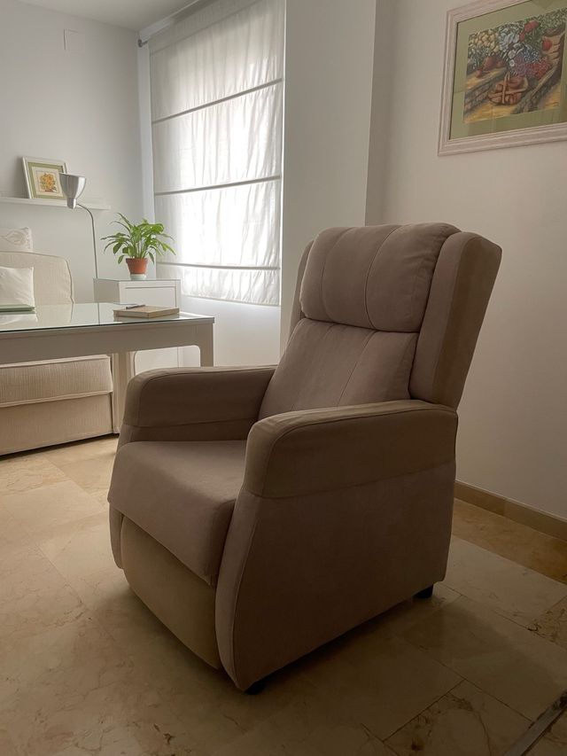 Sillón reclinable beige