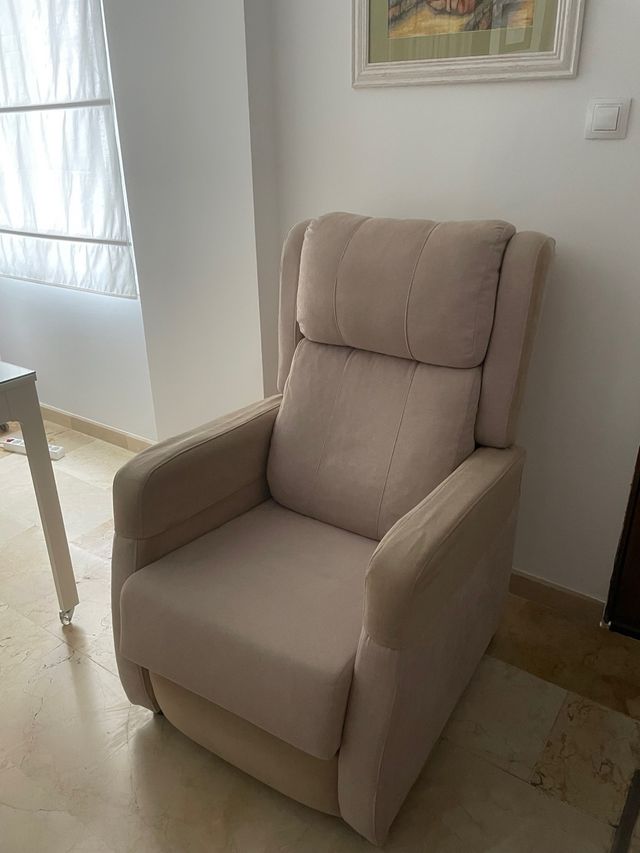 Sillón reclinable beige