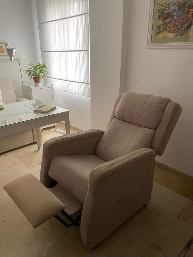 Sillón reclinable beige