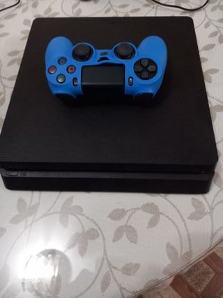 PS4 Seminueva con Mando Nuevo y Juegos