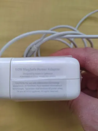 Cargador Apple 60W MagSafe Power Adapter