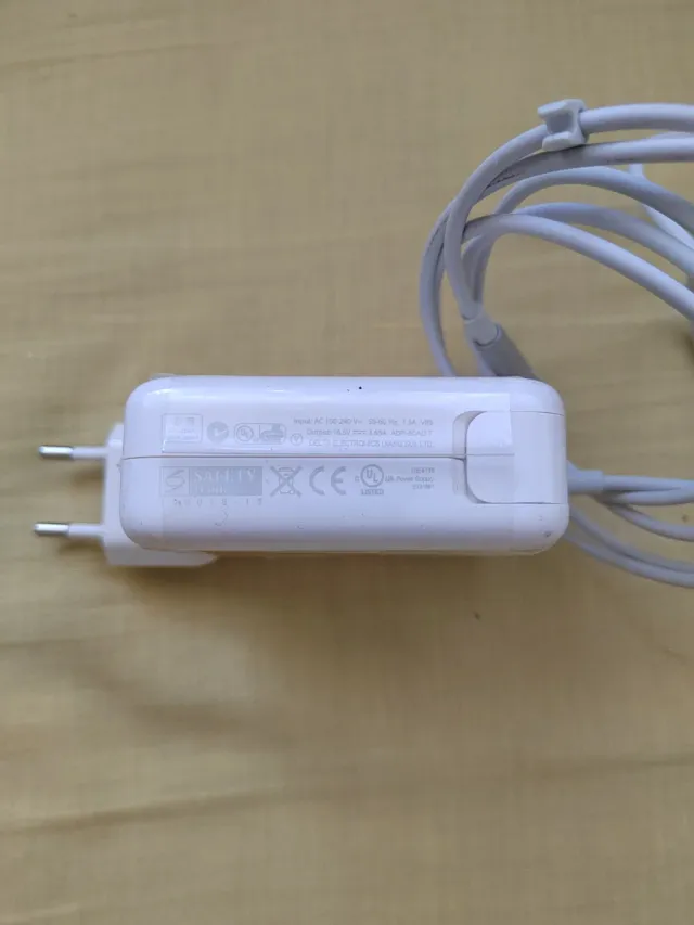 Cargador Apple 60W MagSafe Power Adapter