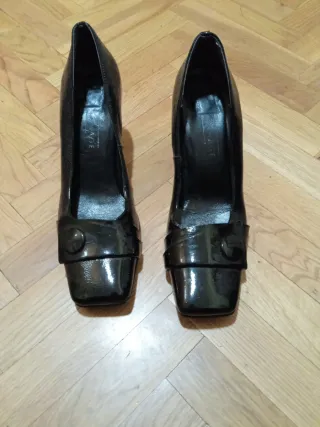 Zapatos de tacón negros charol