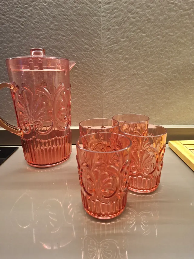Set di 12 bicchieri e caraffa rosa dal design vintage