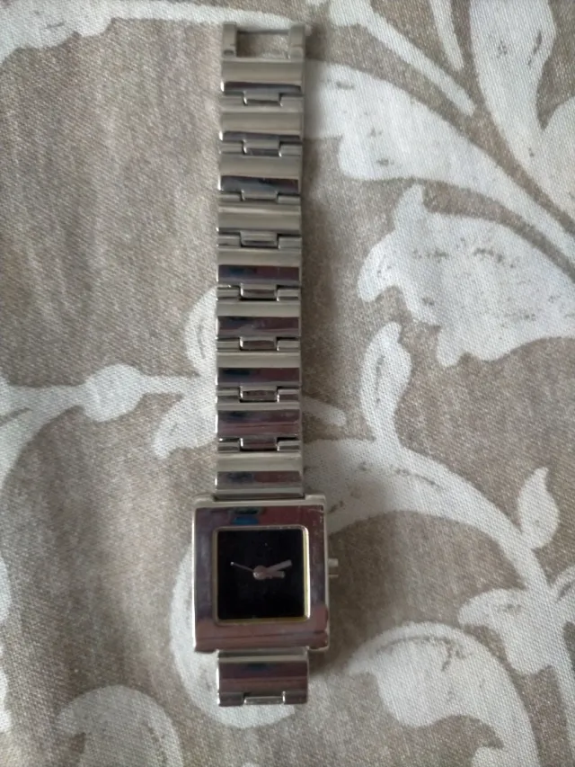 Reloj Mujer Cuadrado Negro y Plateado