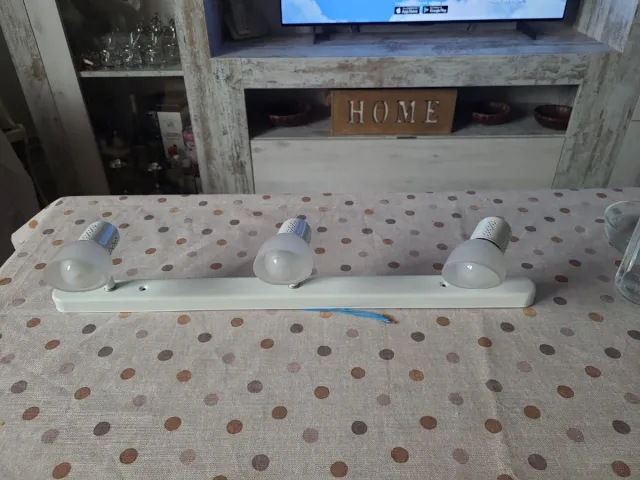 Apliques de baño blancos